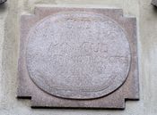 Plakett med bibelvers over inngangspartiet. Foto: Stig Rune Pedersen (2017)