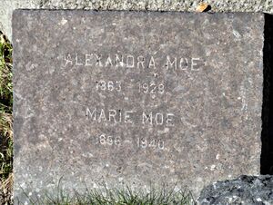 Marie og Alexandra Moe grav Oslo.JPG