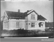 Hvilestedet rett ved krysset Skedsmokorset ble i mange år drevet av Marta Isingrud, og ble etter hvert bare kalt "Marta Korset".