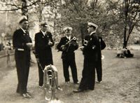 Ole Jemtland med fagott og andre musikkere på Gjøvik. Foto: ukjent,