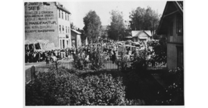 Matutdeling på Lillestrøm Torg i frigjøringsdagene. Foto Bernt Bryde. Akershusbasen.