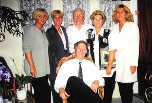 Meinert Johannes Nilssen med familie.jpeg