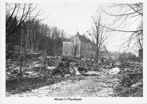 Messe 1 i Flyvebyen. Foto tyske soldater. Bryde.