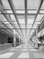 Den 113 meter lange hovedgaten gikk gjennom hele bygningen. Foto: Teigens Fotoatelier/Norsk Teknisk Museum (1962).