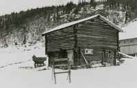 19. Midtbøen, Telemark - Riksantikvaren-T168 01 0153.jpg