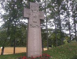 Minnebauta ved Asker kirke med navnene til 34 falne fra Asker under andre verdenskrig. Foto: Stig Rune Pedersen
