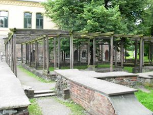 Minneparken Olavsklosteret1.JPG