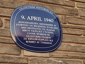Minneplakett 9 april 1940 Lillestrøm st.jpg
