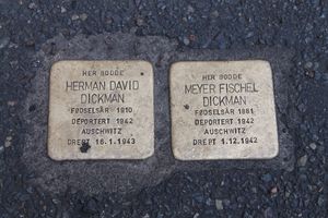 Minneplaketter jødeforfølgelsen Grønlandsleiret 6 i Oslo.JPG