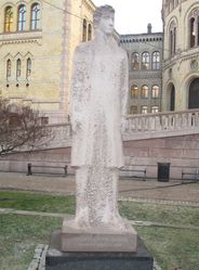 Minnesmerket over Christian Frederik ved Eidsvolls plass ble avduket i 2014. Foto: Stig Rune Pedersen