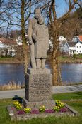 Monumentet Falne fra Lindesnes under andre verdenskrig er utført av Vigeland og avduket 1948. Foto: SRolf Steinar Bergli
