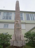 Minnestein over Erik Aubert utenfor hotellet. Foto: Elin Olsen