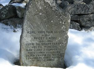 Minnestein Nore stavkirke Numedal.jpg