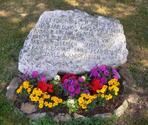 Minnesteinen ved Kanebogen kirke.jpg
