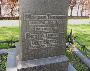 Mogens Thorsen gravminne.jpg