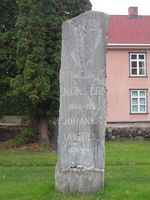 Forfatteren Mons Lies gravminne. Foto: Elin Olsen