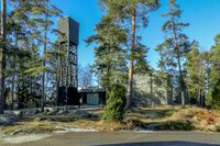 Mortensrud kirke ligger i enden av Helga Vaneks vei; like nord for Lofsrud gård. Foto: Leif-Harald Ruud (2022)