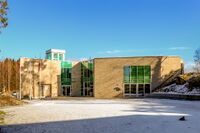 Søndre Nordstrand muslimske senter sto ferdig i 2016 på hjørnet av Mortensrudveien og Lofsrudveien. Foto: Leif-Harald Ruud (2022)