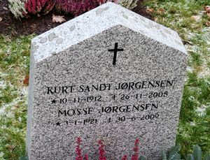 Mosse Jørgensen gravminne.JPG