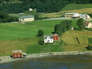 Mosvik skole og gamlehjem 1965.jpeg