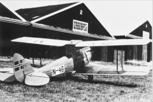 Moth N-46 på Kjeller.PNG