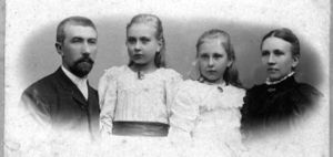 Mt0030 Govert, Nella, Gudrun og nn Justnes, Krsand.jpg