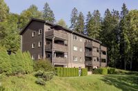 Blokkbebyggelse i enden av Munkerudveien, like ved Ljanselva. Foto: Leif-Harald Ruud (2022)