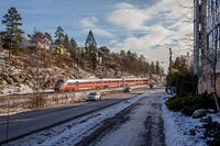 Østfoldbanen og Skiveien deler Myrvoll i to. Foto: Leif-Harald Ruud (2016)