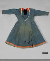 Kvinne-gáppte frå Semisjaur-Njarg lappby i Arjeplog, til Nordiska museet 1920. Foto: Mona-Lisa Djerf / Nordiska museet