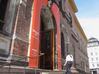 Inngangspartiet til Nasjonalgalleriet under den store Munch-utstillingen sommeren 2013 (Munch 150). Foto: Stig Rune Pedersen