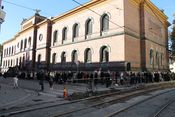 Lang kø utafor Nasjonalgalleriet under jubileumsutstillingas siste dager. Foto: Chris Nyborg (2013)