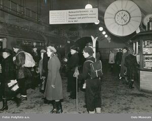 Nationaltheatret stasjon 1950-åra OB.F21030.jpg