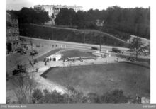 Nedgangene til stasjonsområdet ved åpningen. Foto: Narve Skarpmoen/Oslo byarkiv (1928).