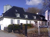 Nedre Foss. Her hadde det vært mølle uavbrutt i 900 år da driften opphørte i 1985. Hovedbygningen er bevart, mens mølla er revet.