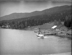 DS «Bægna» ved kai i Nes i Ådal. Foto: Anders Beer Wilse/Norsk Folkemuseum (1926).