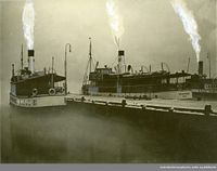 Nesoddbåter ved Rådhusbryggene. Foto: Henriksen & Steen/Arbeiderbevegelsens arkiv og bibliotek (1930-årene).