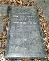 Nils August Nyquist var distriktslege i Sandsvær 1895-1915. Han er gravlagt med hustru Margrethe Sophia Augusta, f. Hartmann. Foto: Stig Rune Pedersen