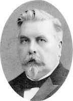 Nils Muus (1850-1919) fra Sundfær på Inderøy. Den første banksjef (1873-1875). Startet som forretningsmann i Steinkjer og seinere på Strømmen i Inderøy