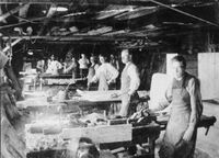 Interiør fra snekkerverkstedet rundt 1915.