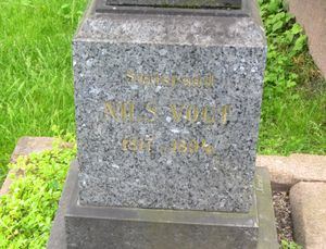 Nils Vogt gravminne.JPG