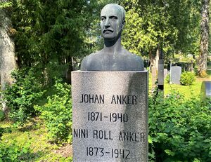 Nini Roll Anker og Johan Anker grav.jpg