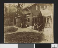 Eva og Fridtjof Nansen med en venn på Godthaab. Foto: Ukjent / Nasjonalbiblioteket (1890).