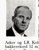 Cand.phil. og oberstl. Harald Sandvik, f. 1911 i Horten. Leder 1946-48, skioppv., lærer for skiinstruktører, skrevet flere verk om skiopplæring, m.m. Flere norske og britiske krigsdekorasjoner. Hopp og kombinert. Foto: Ranheim: Norske skiløpere