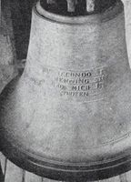 Den store kirkeklokka, omstøpt av Anders Olsen Holte.
