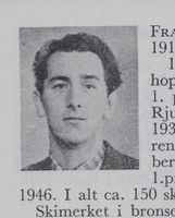 Dagfinn Frantsen, fabrikkarbeider fra Tinn. Deltok i kombinert, hopp og slalåm. Foto: Ranheim: Norske skiløpere