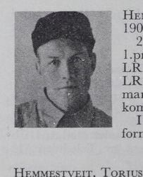 Olav M. Hemmestveit, gårdbruker fra Morgedal. Morgedal idrottslag. Gikk første etappe.