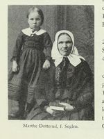 Kona Marthe Dotterud, født Seglen, og et barnebarn? Foto: Løtenboka 1