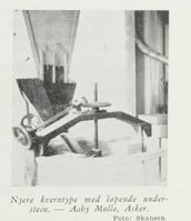 Nyere kverntype med løpende understein. Åby mølle, Asker. Foto: "Bygdemøllene i Norge", 1958