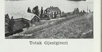 Totak gjestgiveri kring 1950. Foto: Sætherskar, 1949, s. 864.