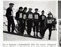Fra et hopprenn i Svalbardkollen i 1934. Fra venstre: Lillegjerde, Matias Mathiassen, Ole Nesvold, Georg Saksvold, Anders Haugli, Lars Zahl og Konrad Eliassen. Foto: Ranheim: Norske skiløpere